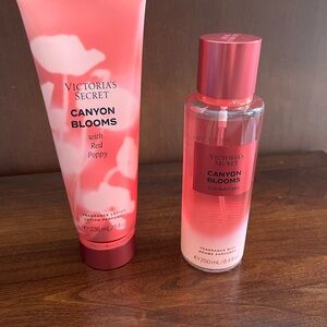 Victoria's Secret Canyon Blooms Red Poppy Set